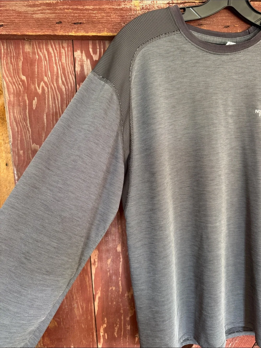 The North Face marled gray waffle inserts stretch athleisure shirt. Large.